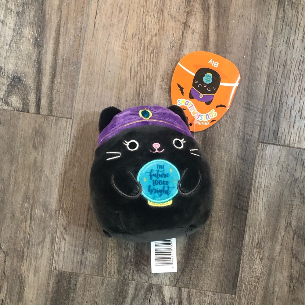 Bly Halloween squishmallow